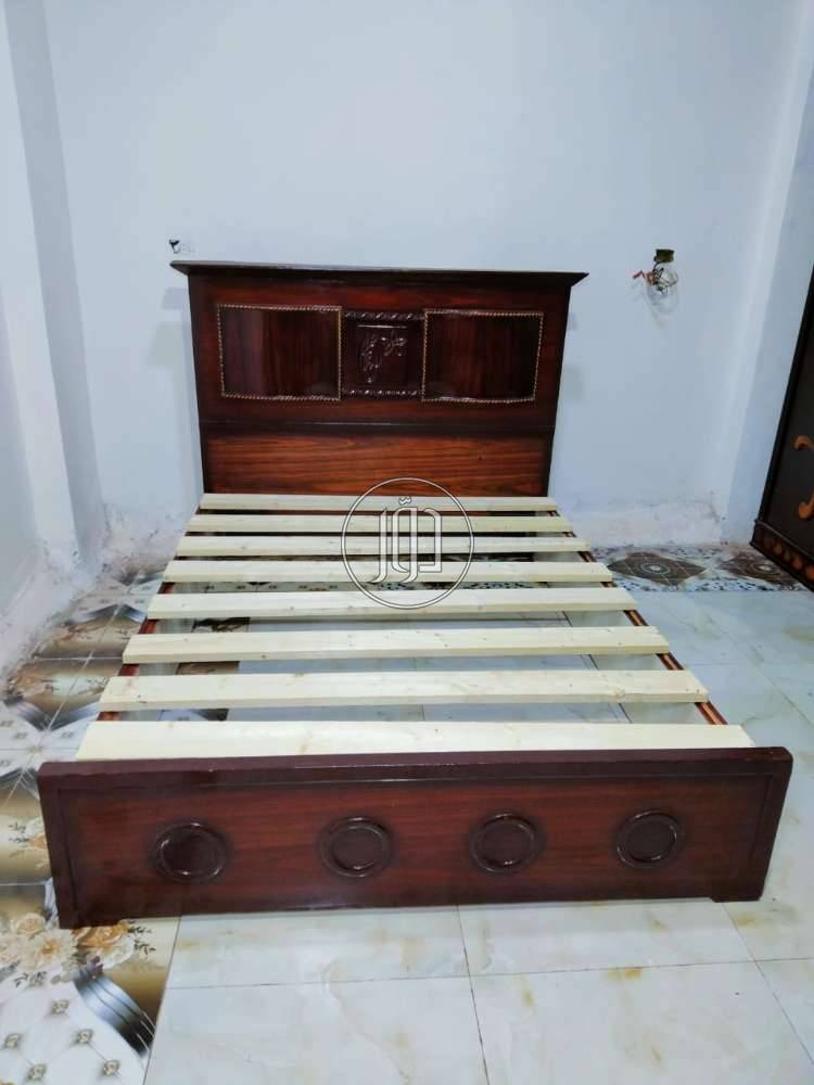 سرير خشب حديد فرجه