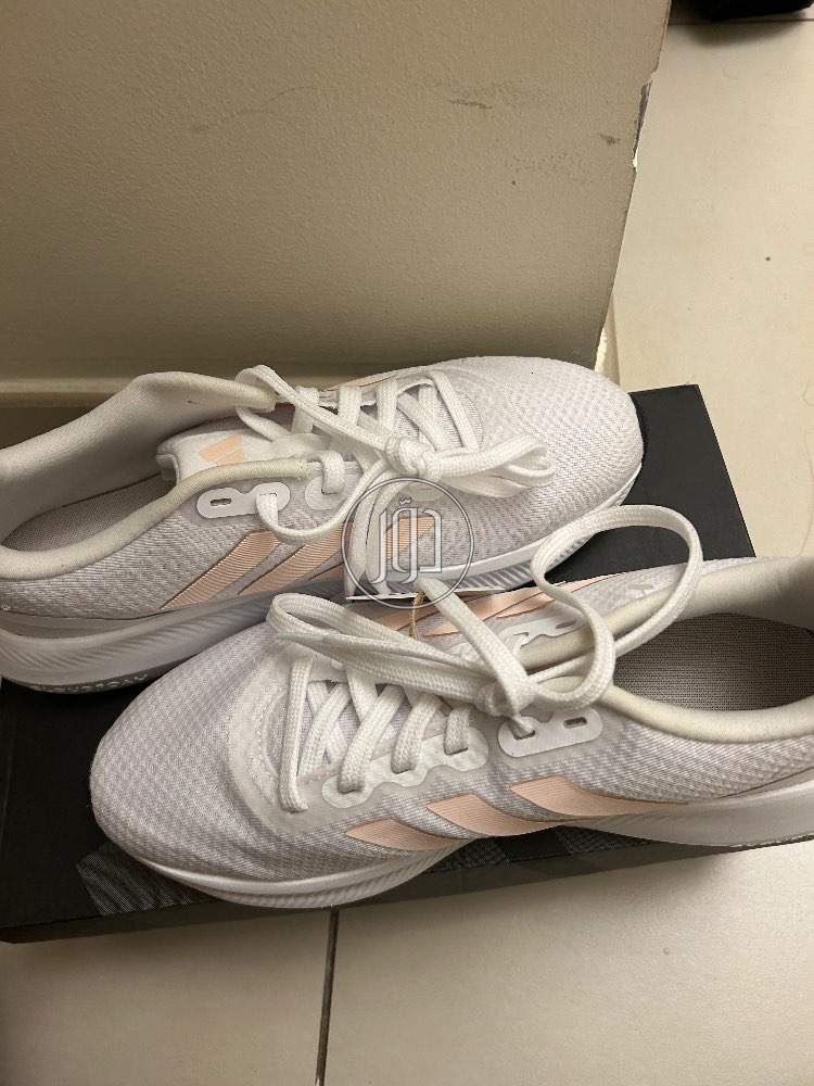 صور احذية وصنادل للبيع في دبي - دوّر.كوم