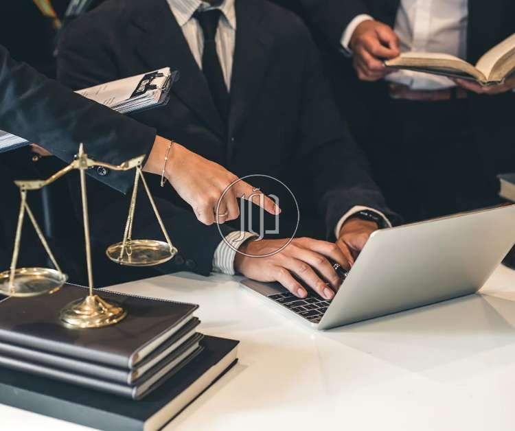 صور خدمات قانونية في الامارات - دوّر.كوم