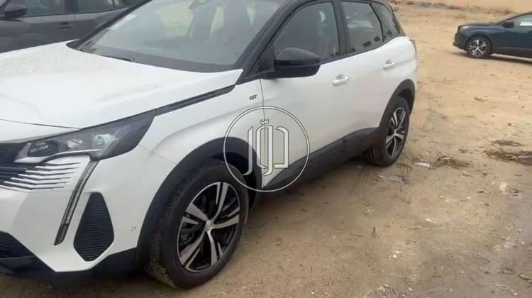 بيجو 3008 GT بلاك باك 2023 اللون ابيض لؤلوى خليجى كسر الزيرو