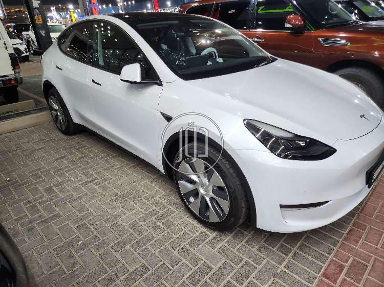 صور سيارات تسلا للبيع في دبي - دوّر.كوم