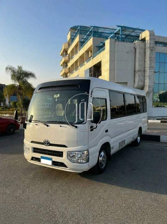 فخامة الرحلات الجماعية .. إيجار تويوتا كوستر 21 فرد VIP!