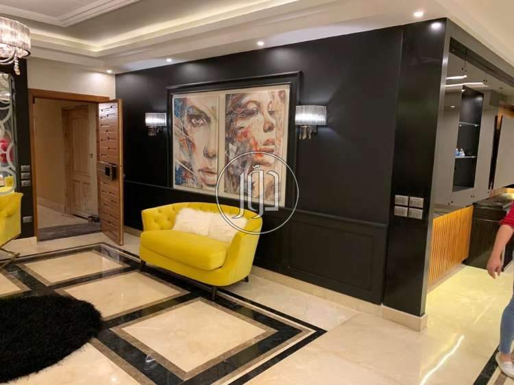 شقة استثنائية بمساحة ٤٢٠ متر - مفروشة وكاملة الأجهزة والتكييفات