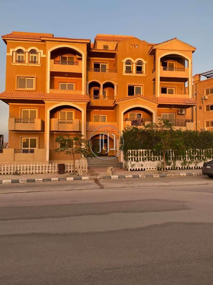 للبيع بالخمائل مرحلة ثانية الهضبه دوبليكس 210 م بجاردن 70 م نصف تشطيب