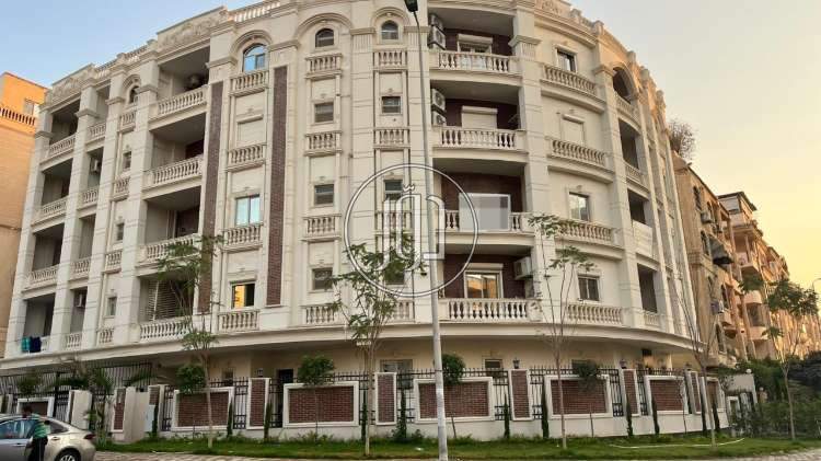 بالتجمع الخامس شقه 207 استلام فوري بحري علي حديقه