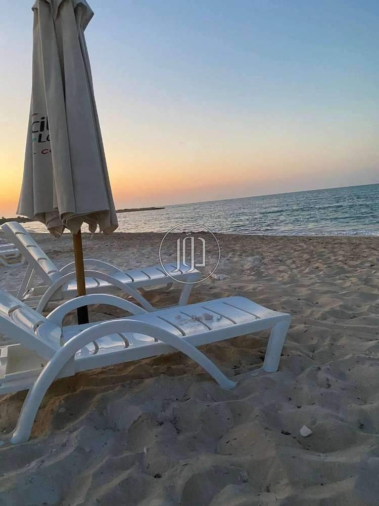 فيلا في الساحل الشمالي استلام فورى اول صف علي البحر