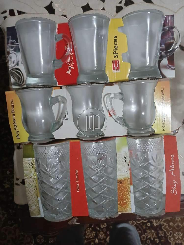 ٣ كراتين اكواب زجاجية للبيع