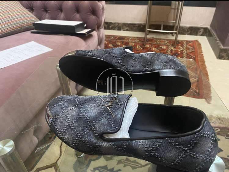 شوذ سعره ماركه زانوتي الايطاليه العالميه جلد طبيعي فاخر مقاس٤٣