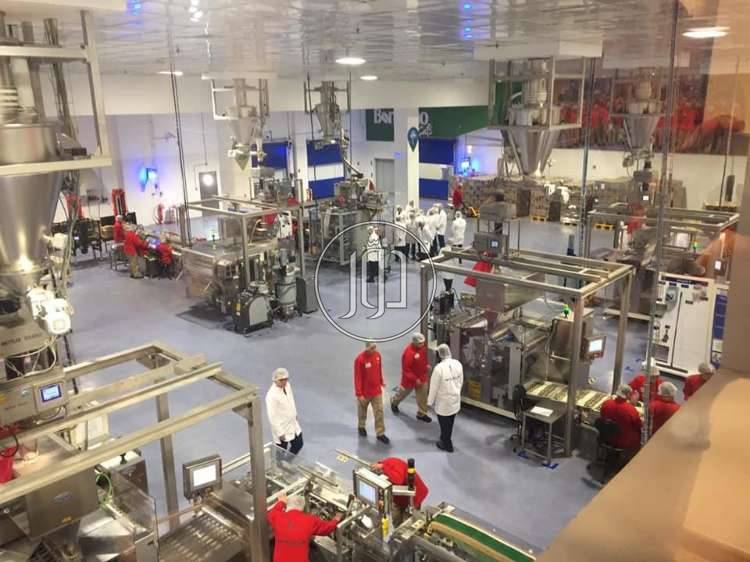 عمال انتاج في السادات بالمنوفية