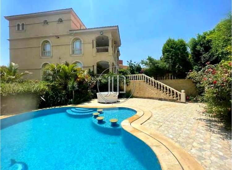 مطلوب عاملة  / مضيفة للعمل بفيلا راقيه بالقاهرة